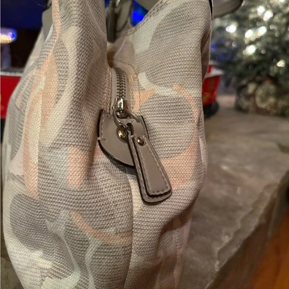 Soho Coach Gray and Cream soho bag - Picture 3 of 13